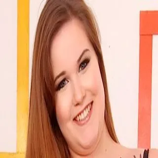 Busty Emma porno yıldızı