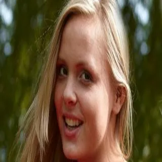Monica Thu porno yıldızı