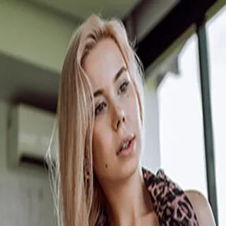 HoldyQ porno yıldızı
