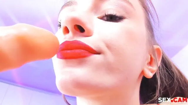 Angelik Pornostarın Uzun Saçlı ve Esmer ile Seks