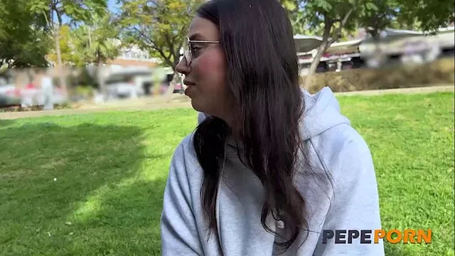 Genç bir kızın ateşli sikiş ve seks deneyimi