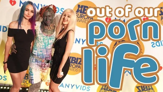 Tutkulu Anuskatzz ve Lily Lu'nun sert seks ve amatör anıları