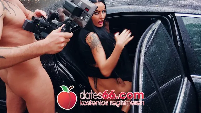 Sidney Dark'ın sert sikiş ve amatör seks anları