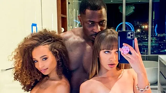 Olgun Naomi Swann ve Cecilia Lion'ın Üçlü Porno Seksleri