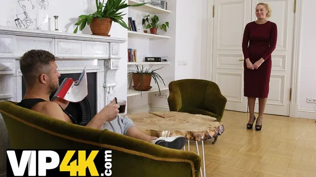 Sarışın Kızın Anal Seks Sahnesi ve Sert Porno