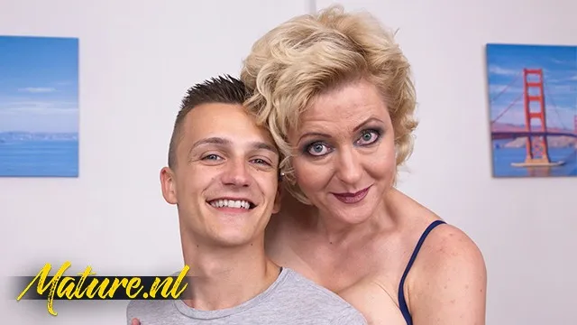 Olgun ve Sarışın Kızın Sert Porno Seks Anları