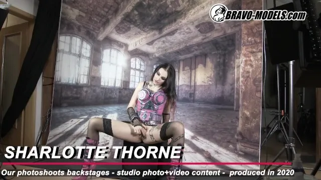 Sharlotte Thorne'un Dildo ile Porno ve Sikiş Performansı