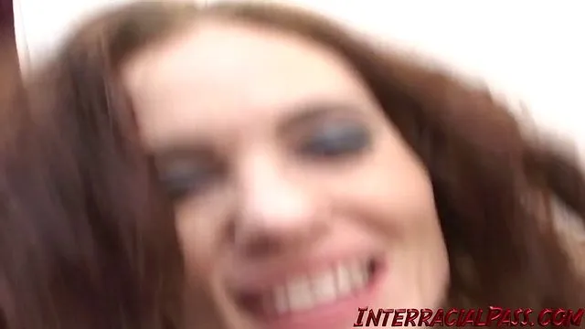 Interracial Pass'ın Büyük Göğüsler ve Sert Seks Anları