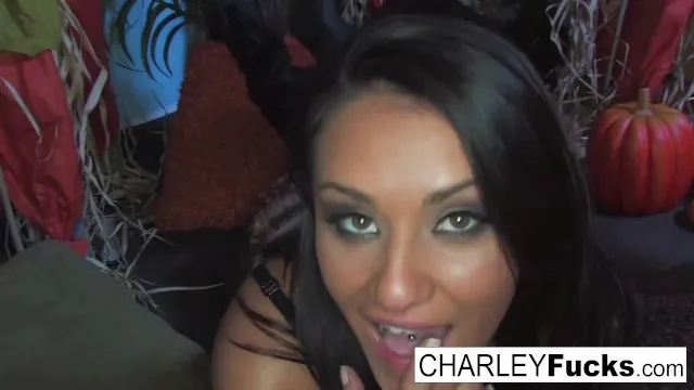 Charley Chase'ın Solo ve Mastürbasyon Sahnesi Sikişi