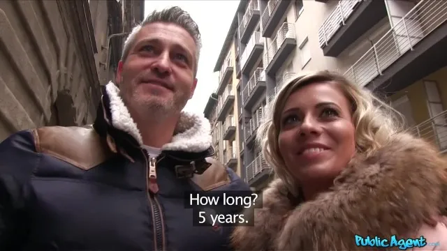 Vicky Love'in halka açık ve orgazm dolu sikiş sahnesi