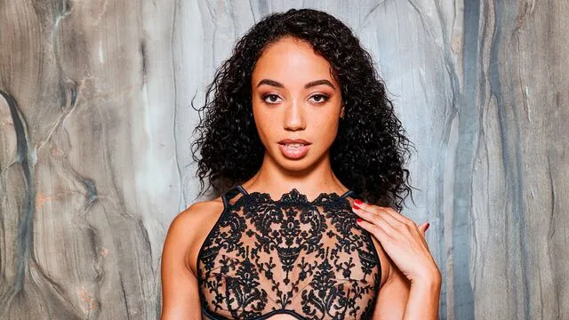 Alexis Tae'nin Büyük Penisli Seks ve Porno Sahnesi