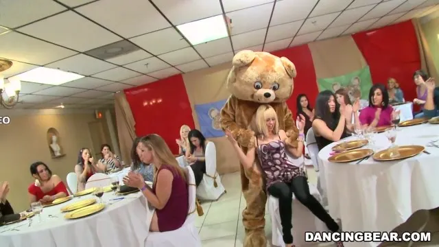 Rosy Gill'in Parti ve Grup Seks Sahnesi