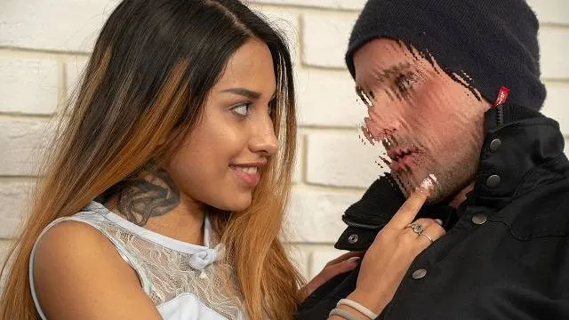 Roxy Lips'in Dövmeli ve Piercingli Seks Sahnesi ile Porno