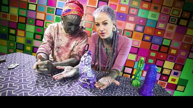 Anuskatzz ve Lily Lu'nun Tutkulu Oyuncakları ve Seks