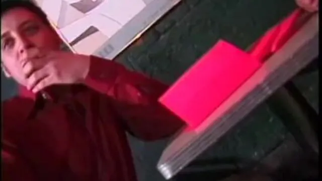 Esmer güzelin çılgın bağlanmış sikiş macerası