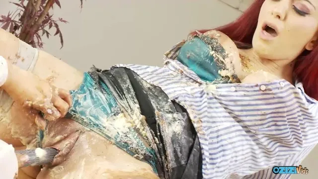 Esmer Kızın Seks, Oyuncaklar ve Porno Eğlencesi
