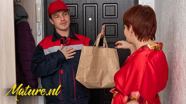 Olgun Nadine'in Sert Sikiş İlişkisi