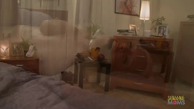 Büyük Göğüslerin ve Sarışın Kızın Anal Seks Anları