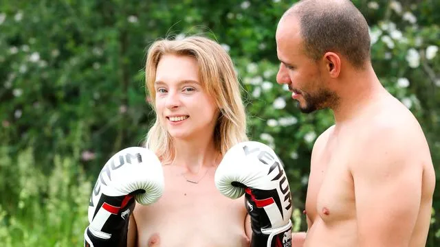 Candy Teen'in Sarışın ve Genç Kızların Seks ve Sikiş Macerası