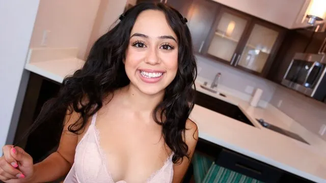 Dania Vegax'ın Latin ve esmer güzelliğiyle dolu seks anları