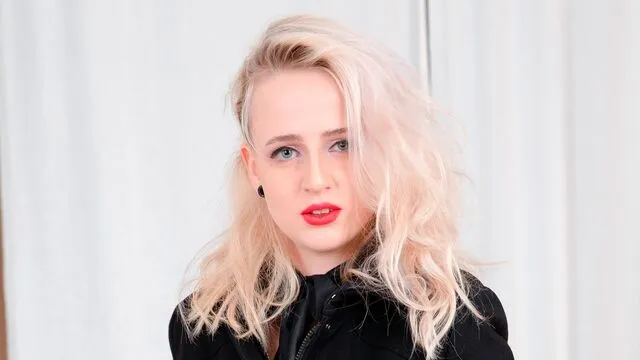 Genç Hanna Rey'in Büyük Penisli Seks Sahnesinde Sikiş