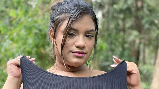 Sarışın Angie Bravo'nun büyük göğüsleri ve mastürbasyon anları Seks Sahnesi