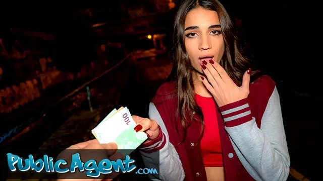 Esmer Kızın Reverse Cowgirl ve Sert Seks Anları