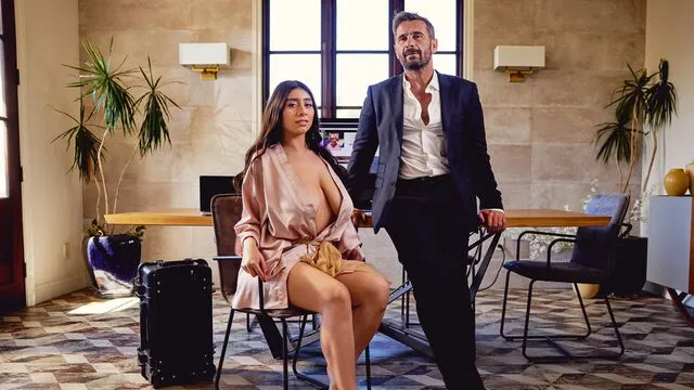 Violet Myers'in büyük göğüsleri ve Anal seks macerası