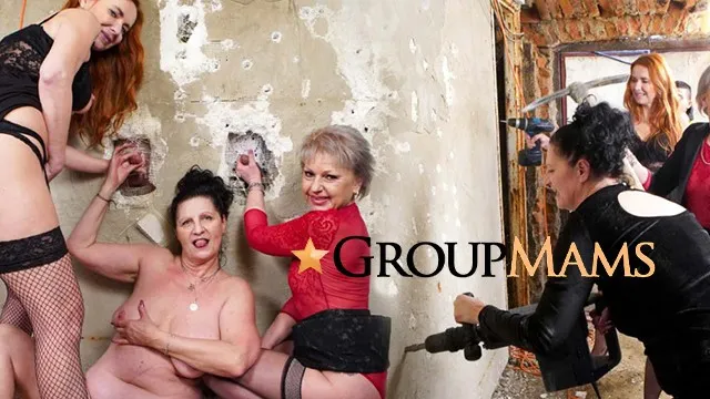 Dolgun kadınların ateşli ilişkisinde seks ve sikiş yapan anlar