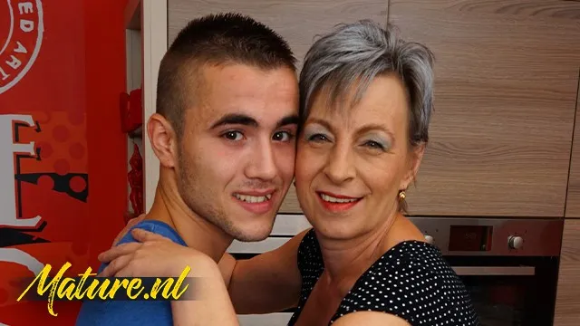 Olgun ve Üvey Fantezi Sahnesi Seks Videosu