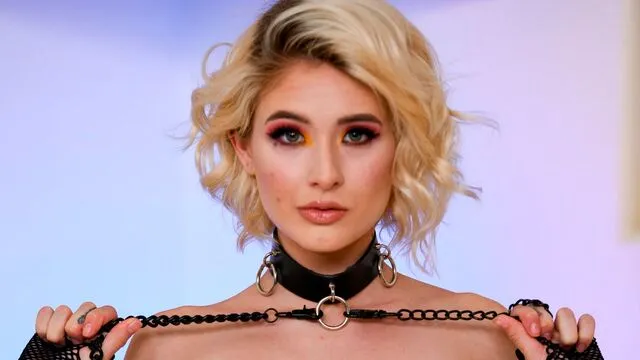 Jessie Saint'in misyoner pozisyonunda sikiş ve seks