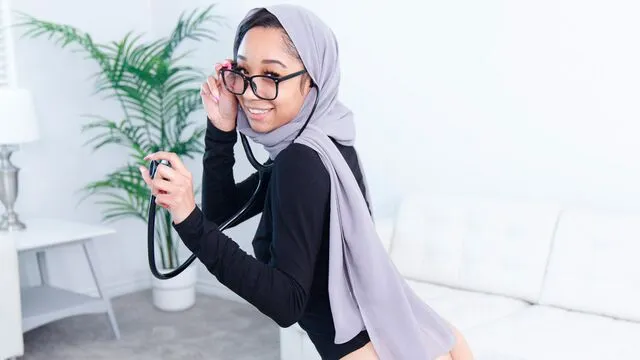 Alicia Reign'in evde amator seks ve sikiş anları