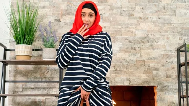 Esmer Lilly Hall'in Sakso Becerisi ve Porno Anlarındaki Sikiş