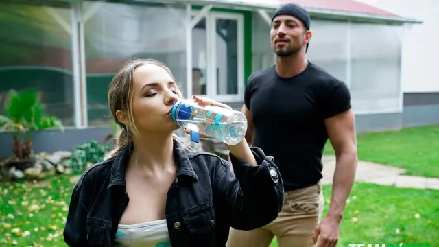 Mona Blue'nun Ateşli ve Tutkulu Amcık Yalama Sahnesi Seks Videosu