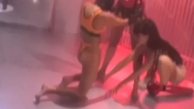 Latex Pussycats'ın Bağlanmış Seks Macerası
