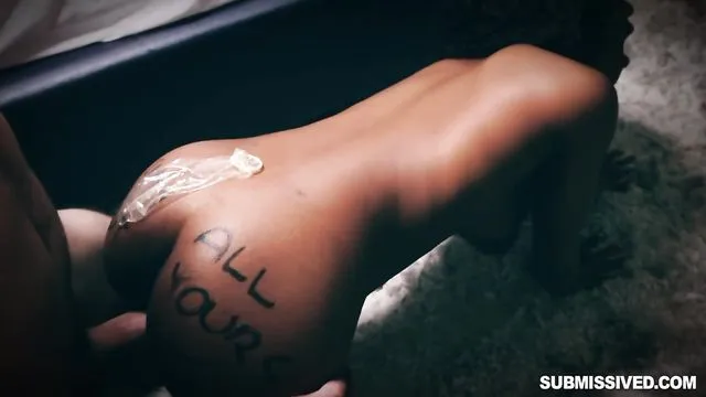 Esmer Lola Chanel'in hd seks ve fetiş anları