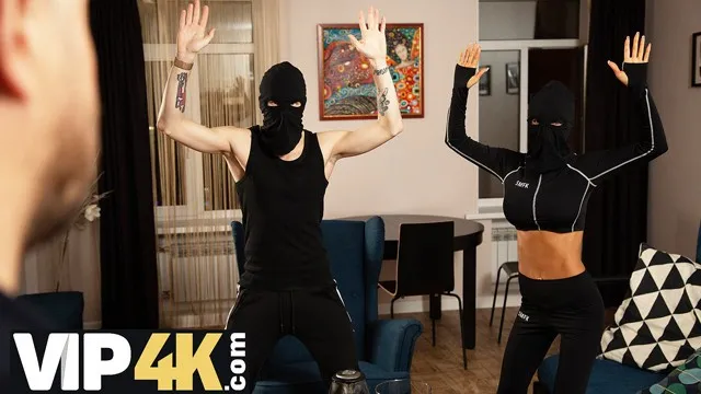 Sert Monika Fox'un Rus Kızlar Seks ve Sikiş Videosu