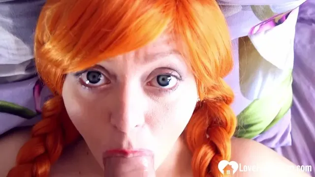 Azgın kızıl saçlı kızın ev yapımı sikiş ve cosplay sahnesi
