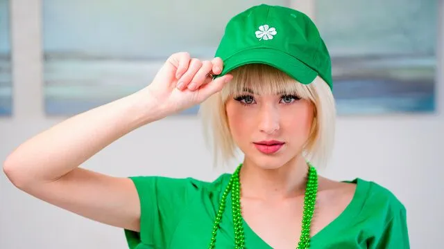 Jessie Saint'in Kovboy Kızı Pozisyonunda Seks