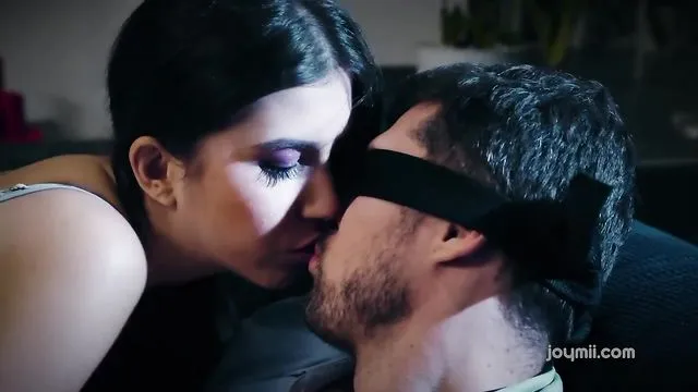 Anya Krey'in Romantik ve Sıcak Porno Sahnesi