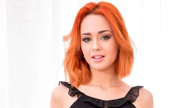 Kathy Deep'in Oyuncaklarla Mastürbasyon Anlarındaki Sikiş
