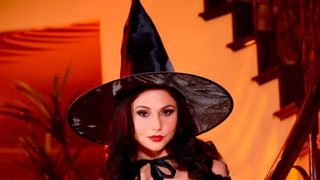 Ariana Marie'nin İncelikle Yaptığı Sert Seks ve Oral Sahnesi