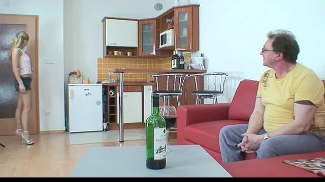 Üvey Kızın Yüze Boşalma ve Sert Seks Sahnesi