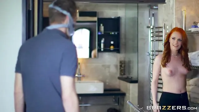 Ella Hughes'un kovboy kız pozisyonu ve sikiş keyfi