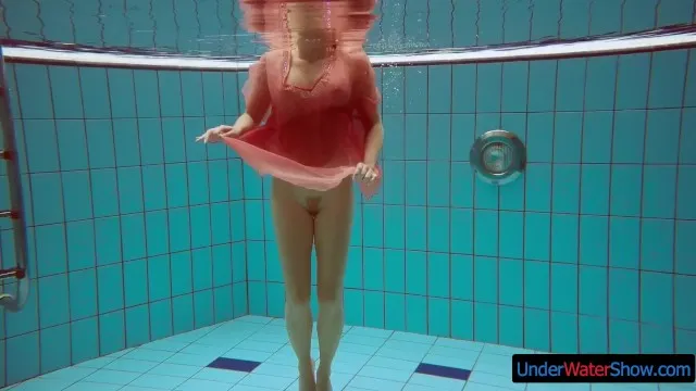 Esmer Kızın Dış Mekan Seks ve Porno Anları