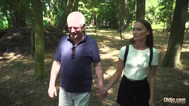 Rus ve Genç Kızların Sert Seks ve Sikiş Macerası
