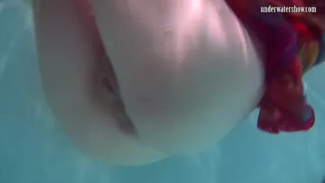 Güzel Rus Kızın Halka Açık Mastürbasyon ve Sikiş Anları