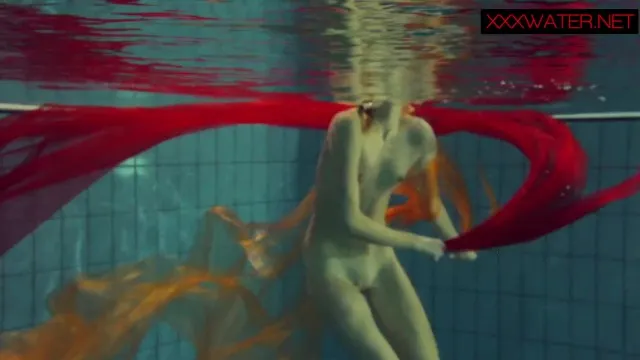 Havuzda Seks ve Porno Sahnesi