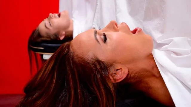 Dani Daniels ve Nikki Benz'in Olgun Kadın Seks Anları