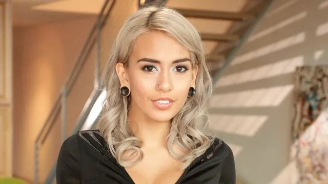 Janice Griffith'in Büyüleyici ve Ateşli Seks Sahnesi